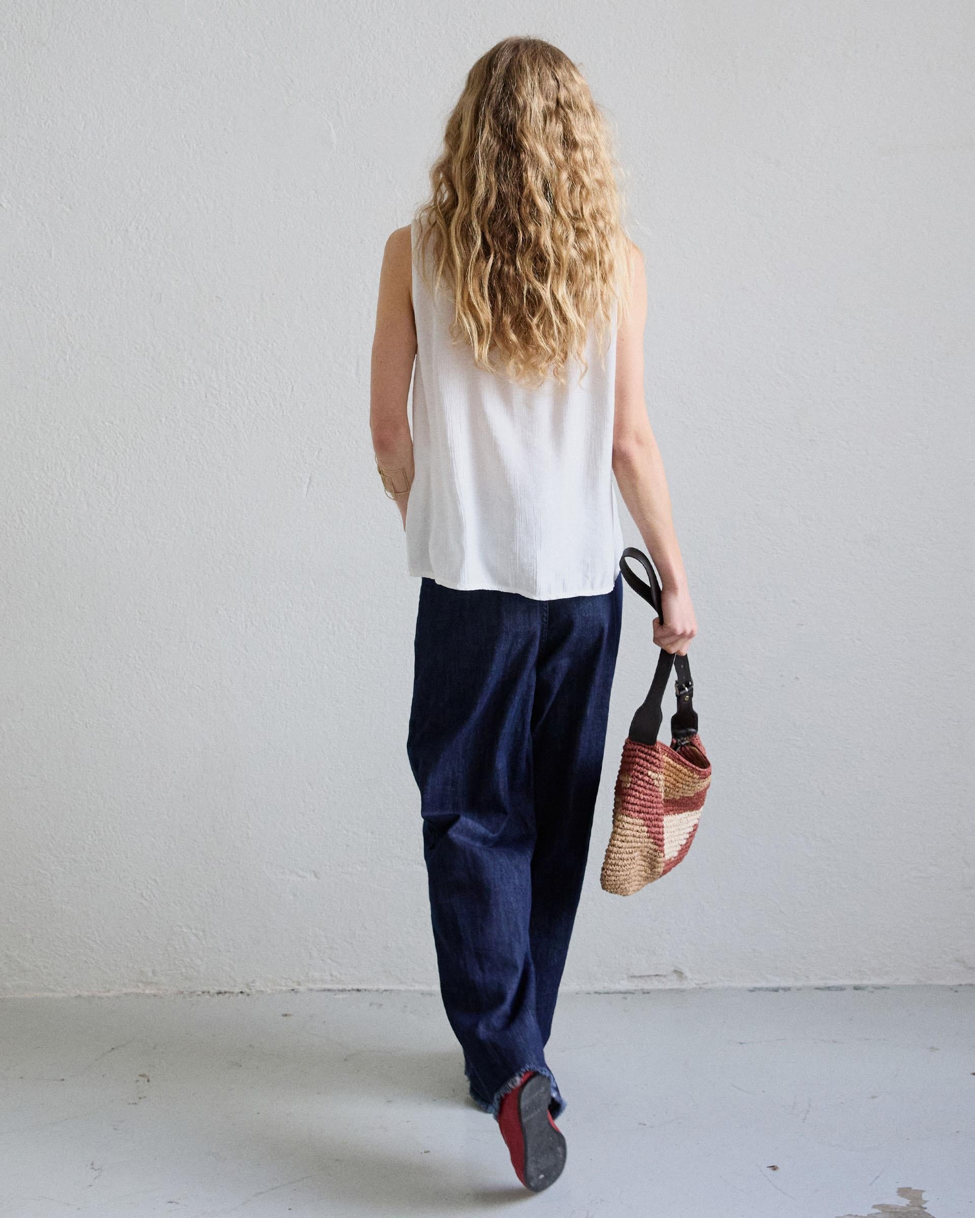 BLUSA SIN MANGAS VOLANTES ESCOTE V