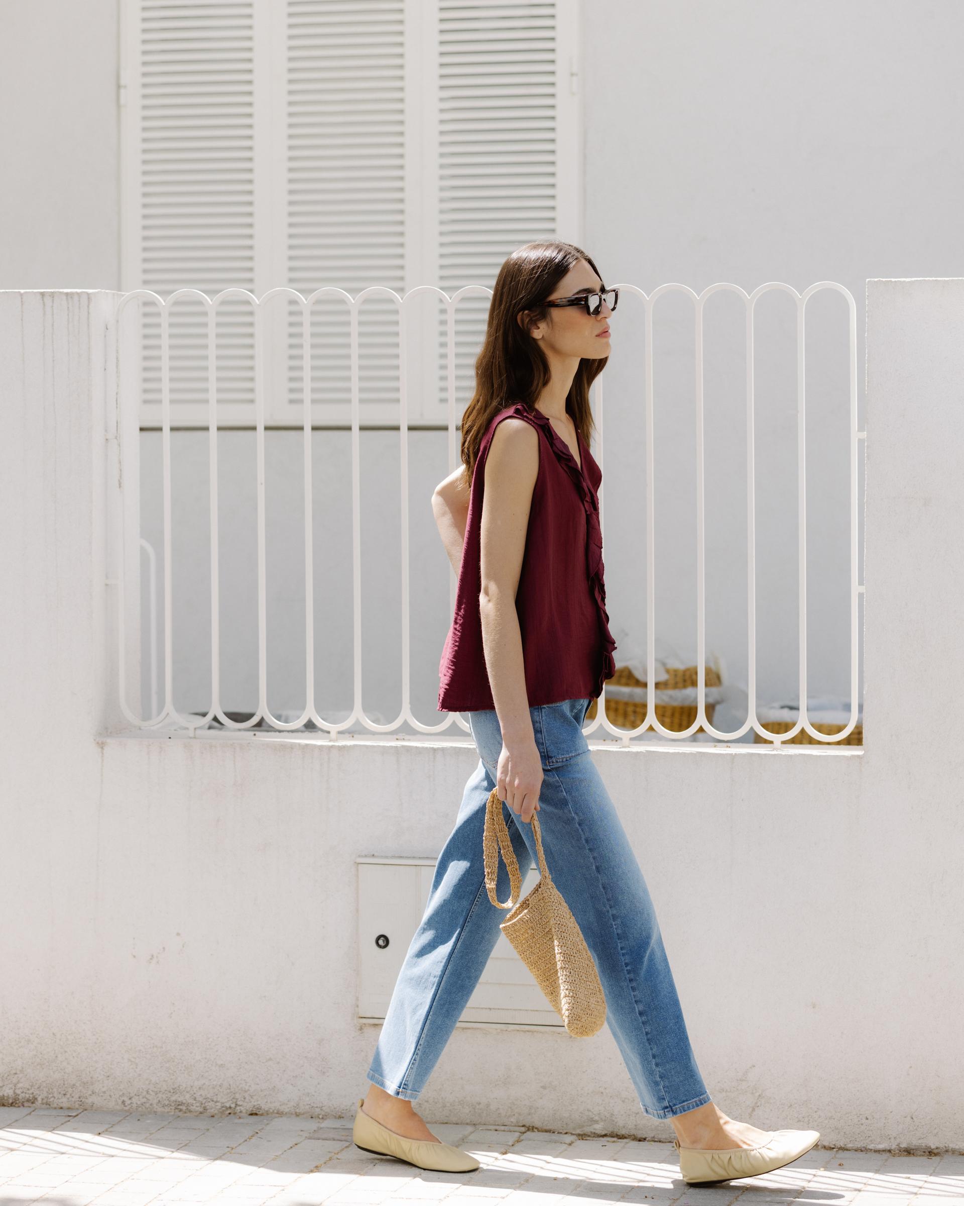 BLUSA SIN MANGAS VOLANTES ESCOTE V
