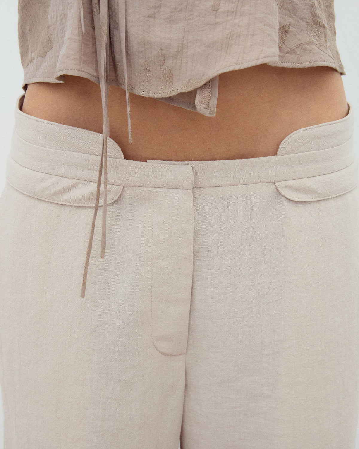 PANTALÓN DETALLE CINTURILLA
