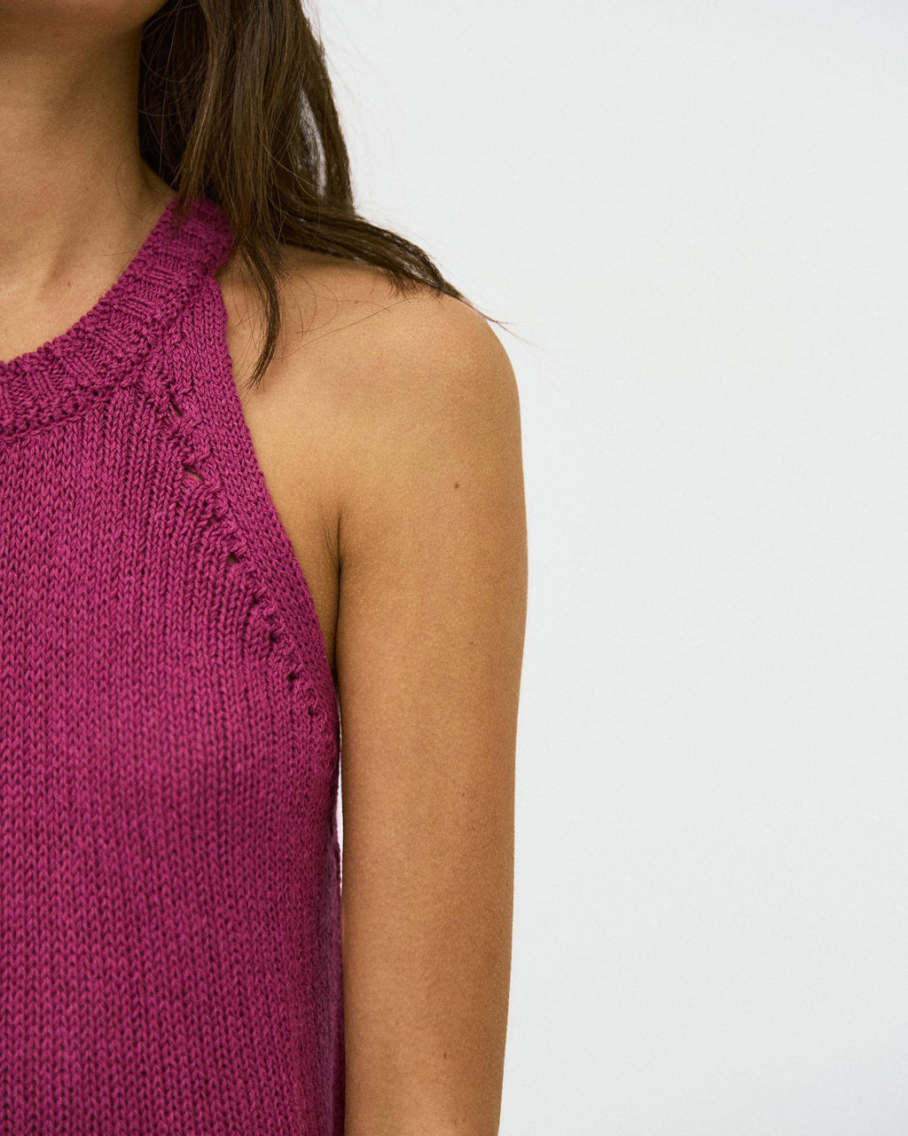 TOP PUNTO SIN MANGAS CUELLO REDONDO RIB