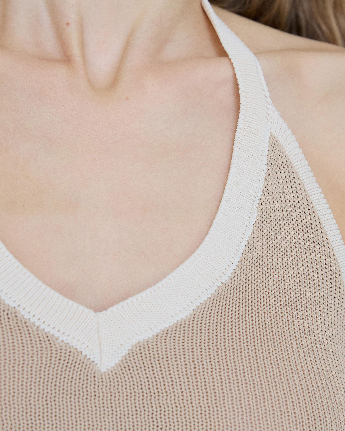 TOP PUNTO HALTER CONTRASTE