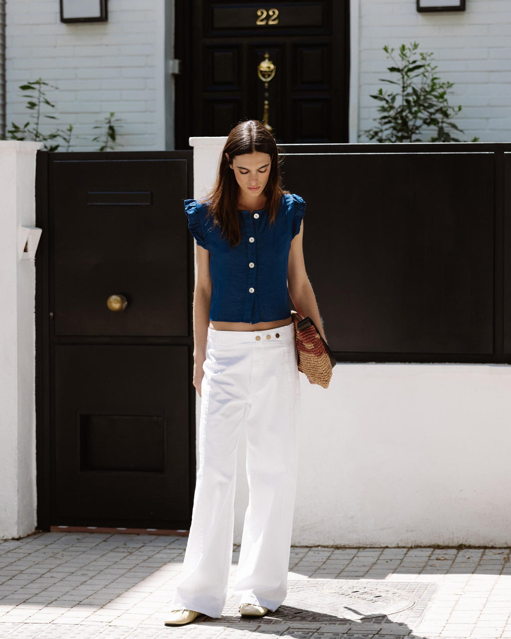 BLUSA SIN MANGAS VOLANTES BOTONES