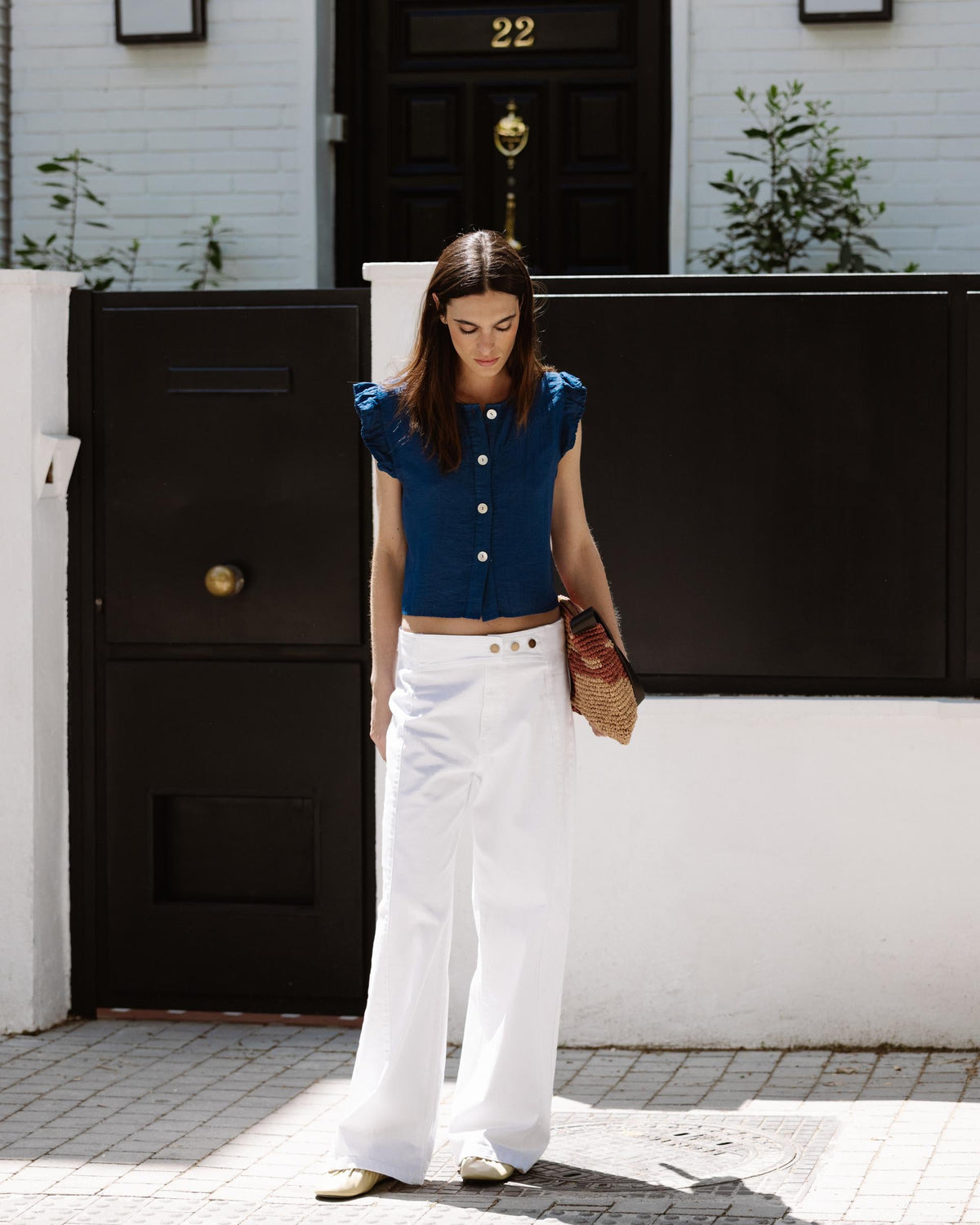 BLUSA SIN MANGAS VOLANTES BOTONES