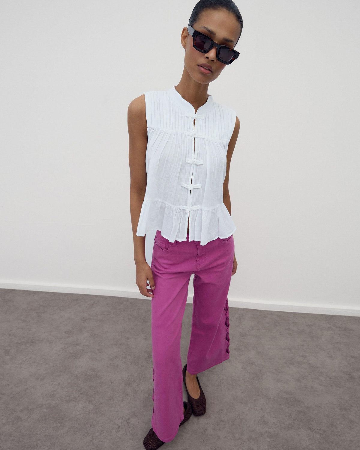 BLUSA SIN MANGAS ALAMARES
