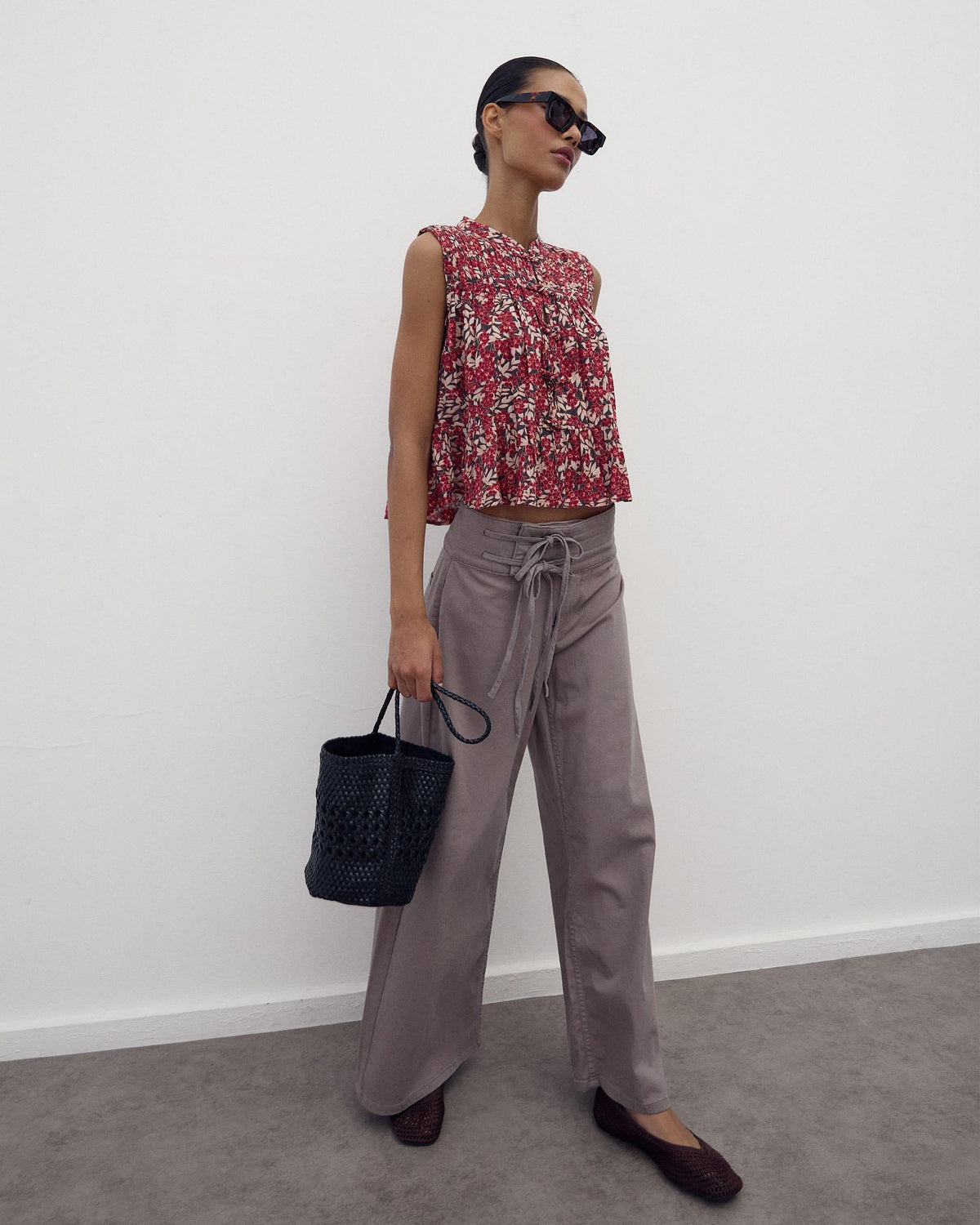 BLUSA SIN MANGAS ALAMARES ESTAMPADA