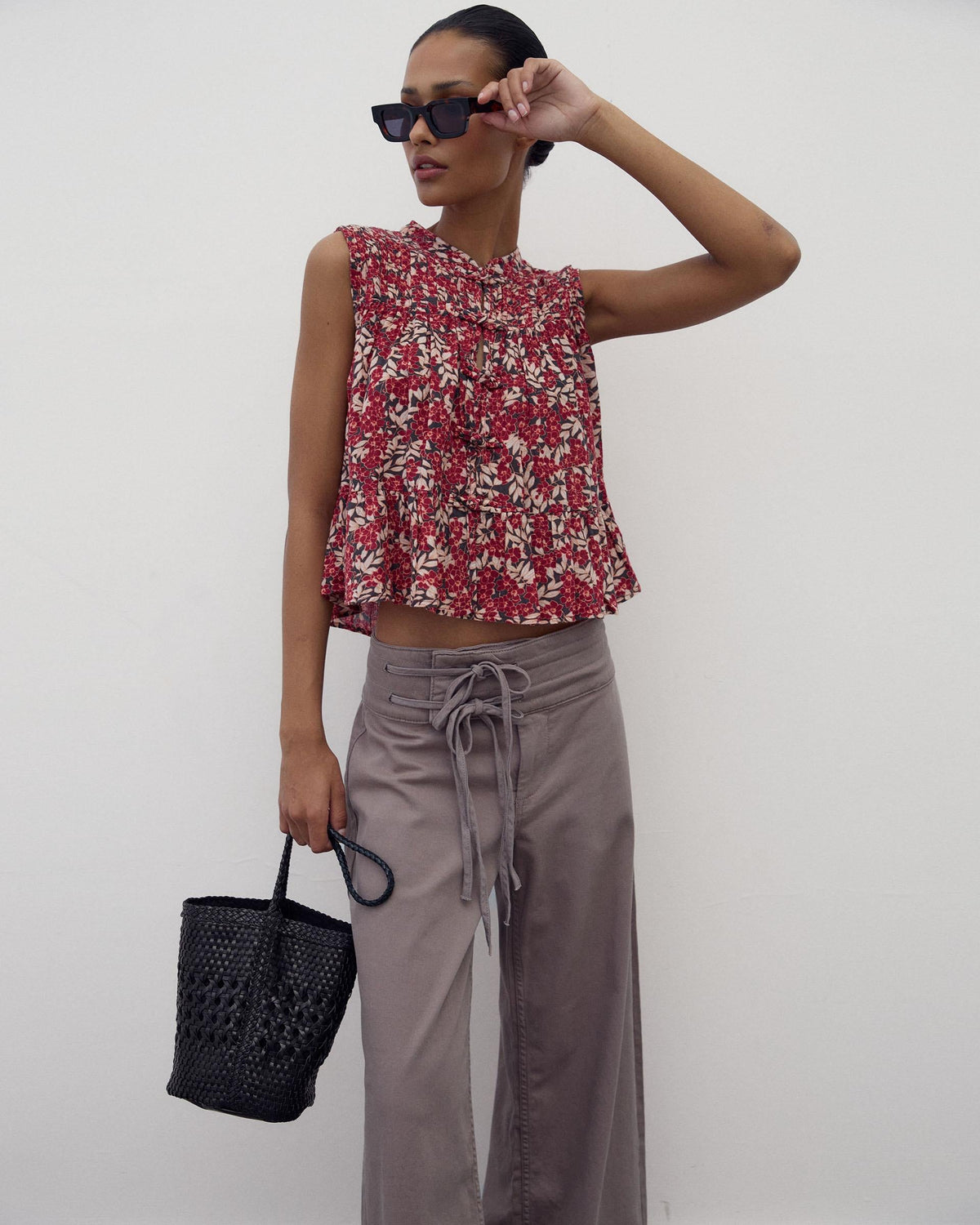 BLUSA SIN MANGAS ALAMARES ESTAMPADA