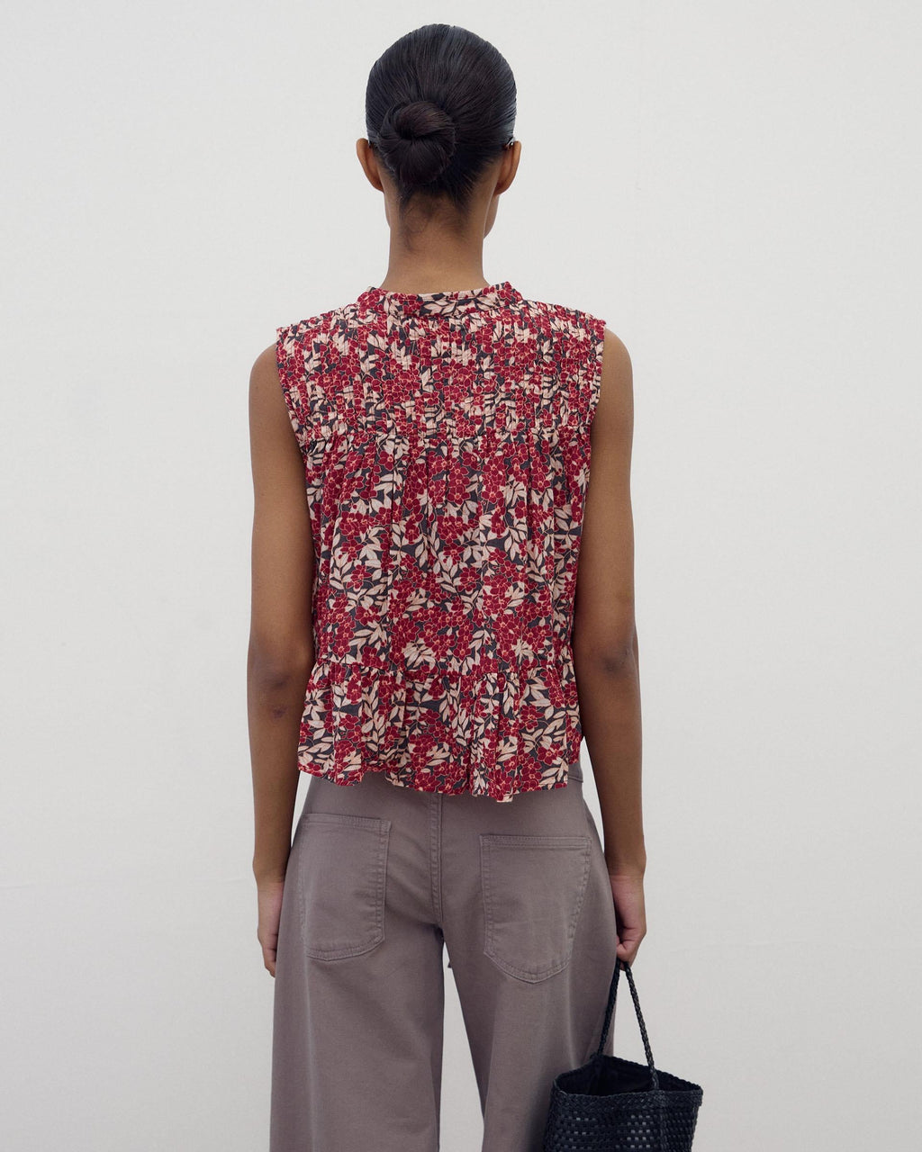 BLUSA SIN MANGAS ALAMARES ESTAMPADA