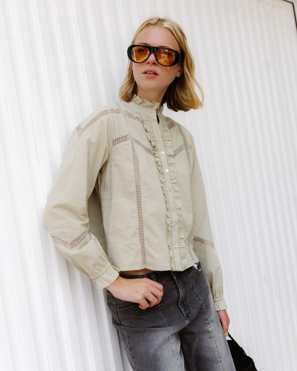 BLUSA PUNTILLAS VOLANTE DELANTERO