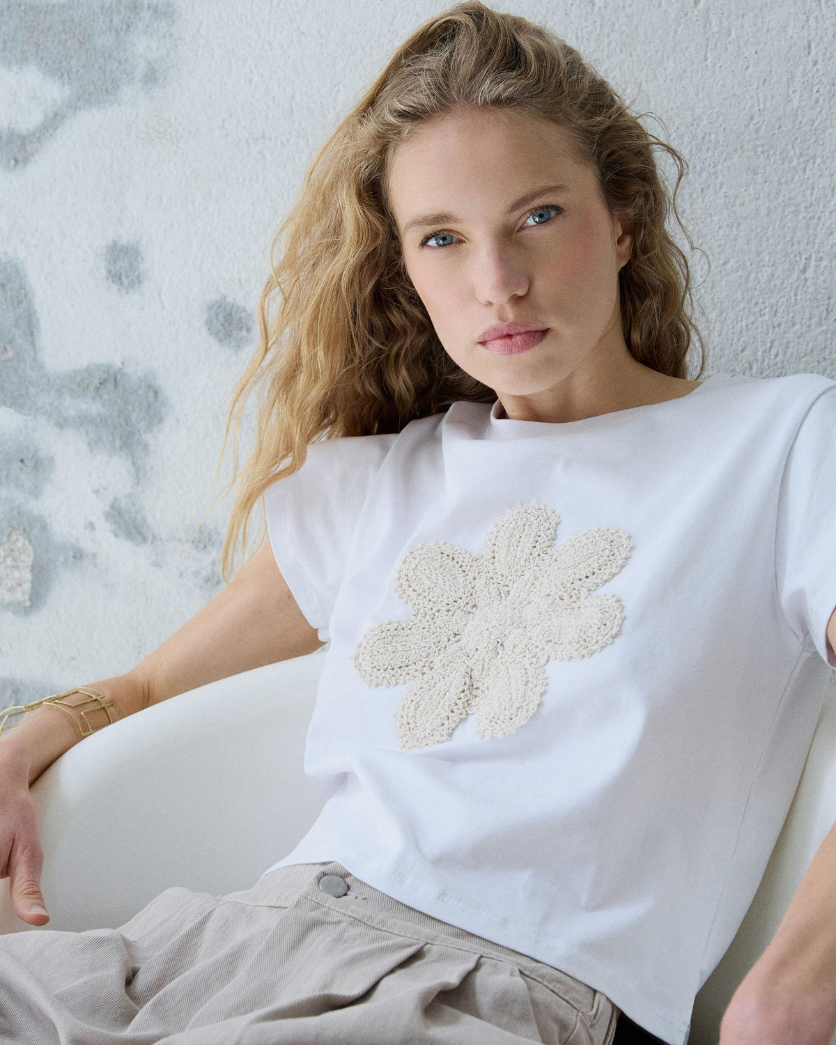 CAMISETA FLOR CROCHET