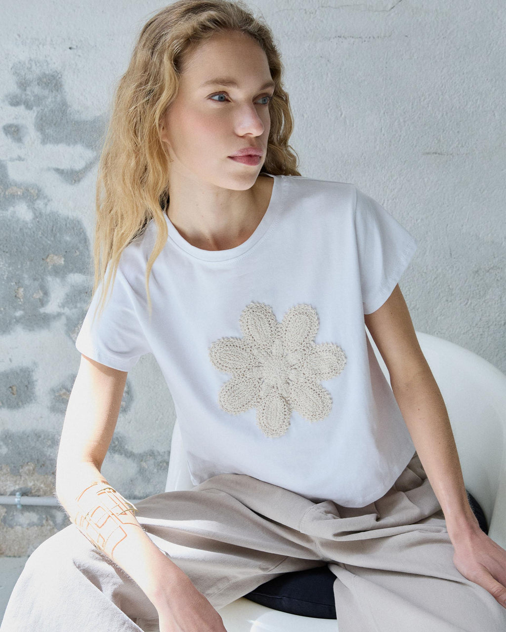 CAMISETA FLOR CROCHET