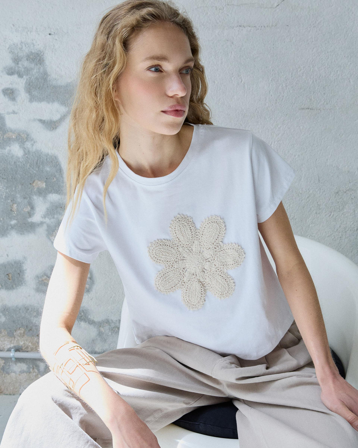 CAMISETA FLOR CROCHET