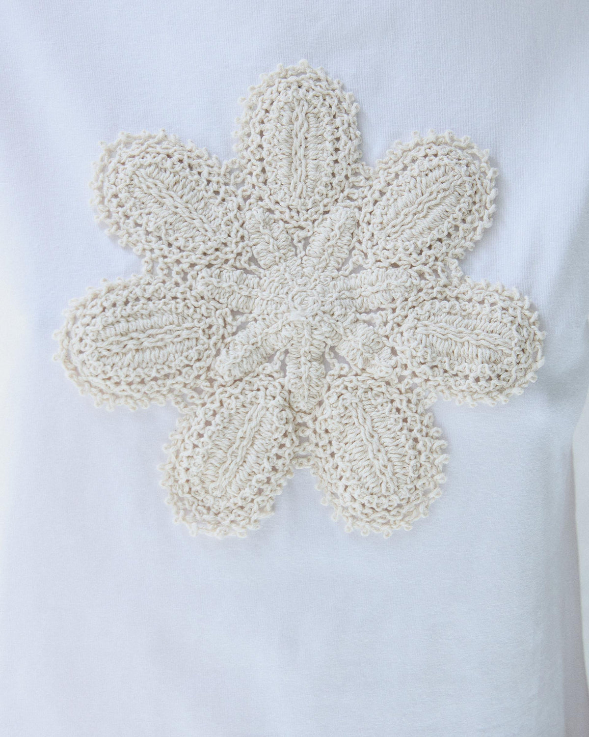 CAMISETA FLOR CROCHET
