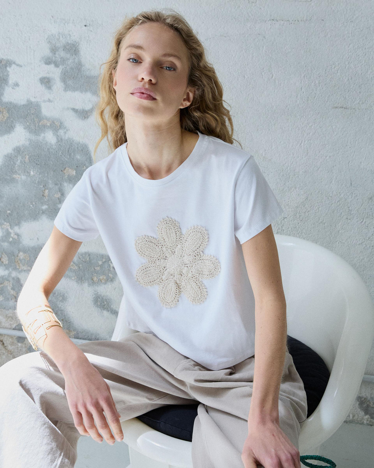 CAMISETA FLOR CROCHET