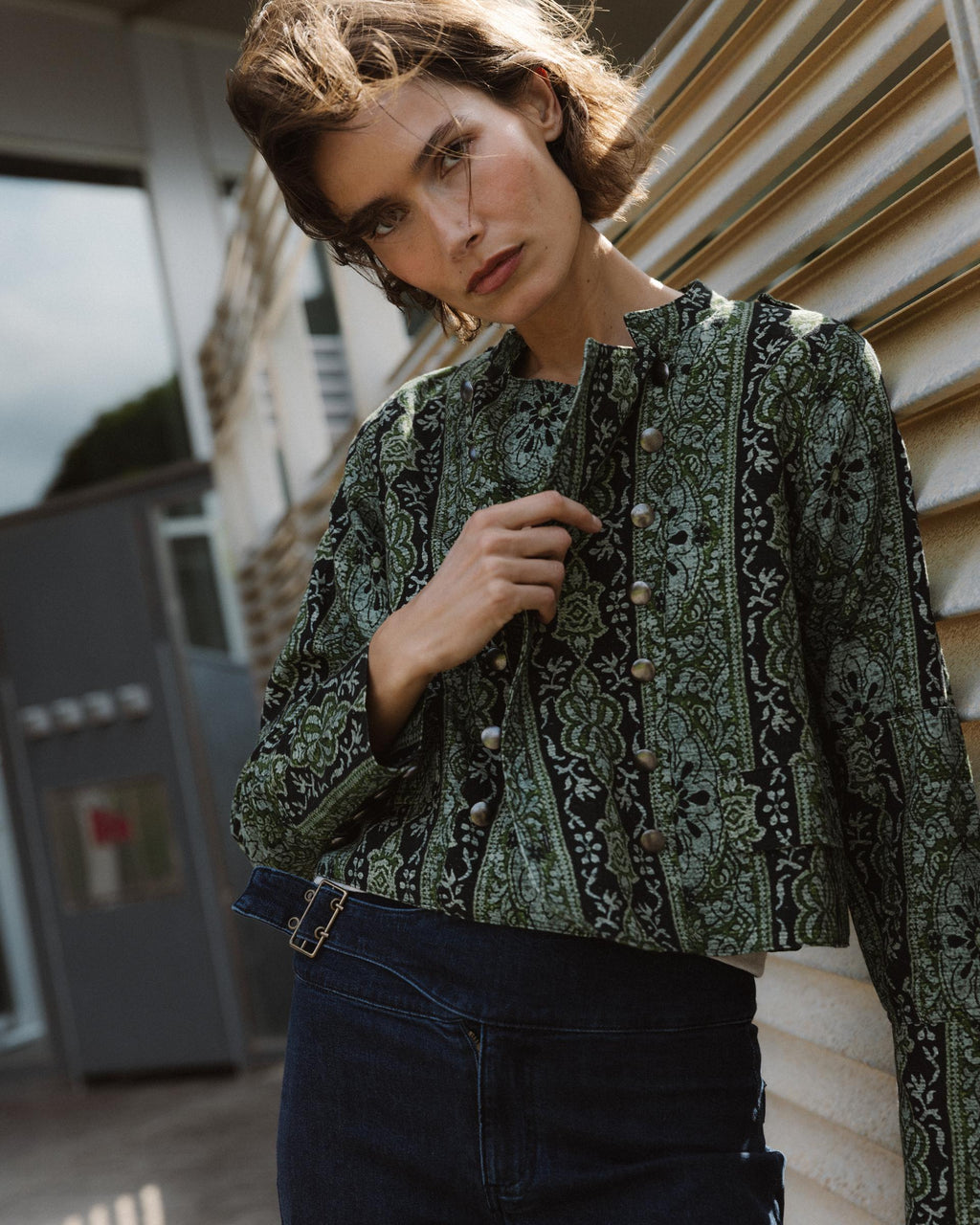 CHAQUETA BOTONES TAPETA ESTAMPADO