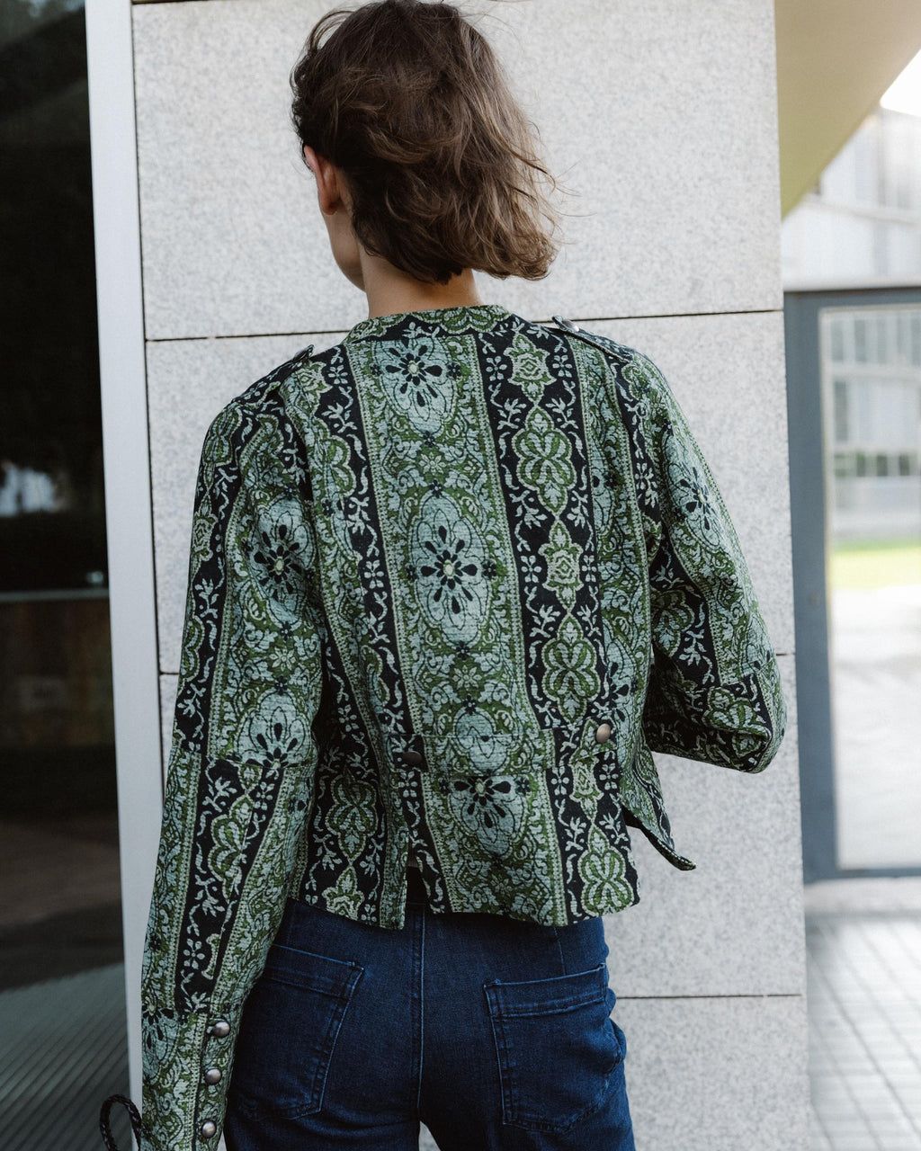 CHAQUETA BOTONES TAPETA ESTAMPADO