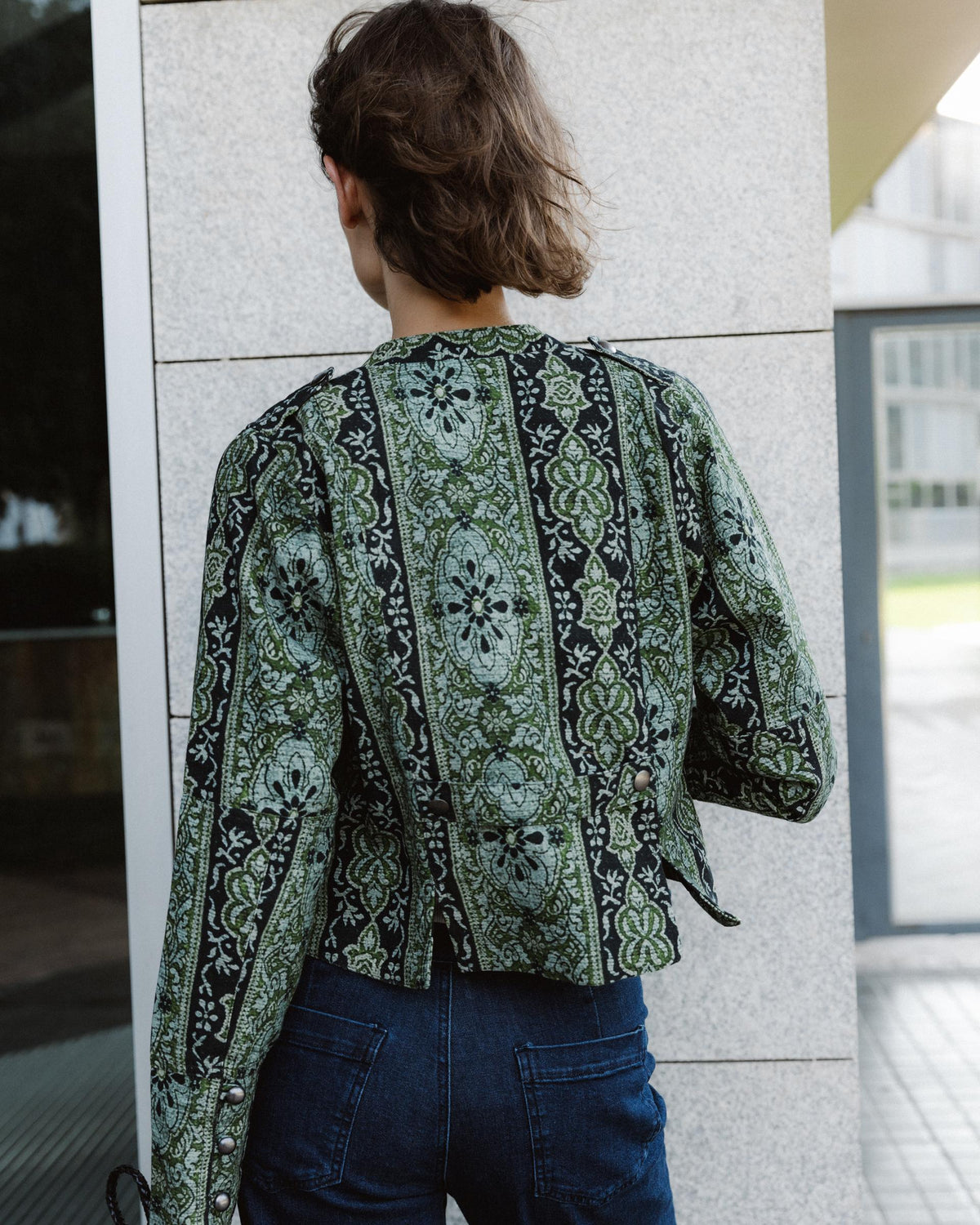 CHAQUETA BOTONES TAPETA ESTAMPADO