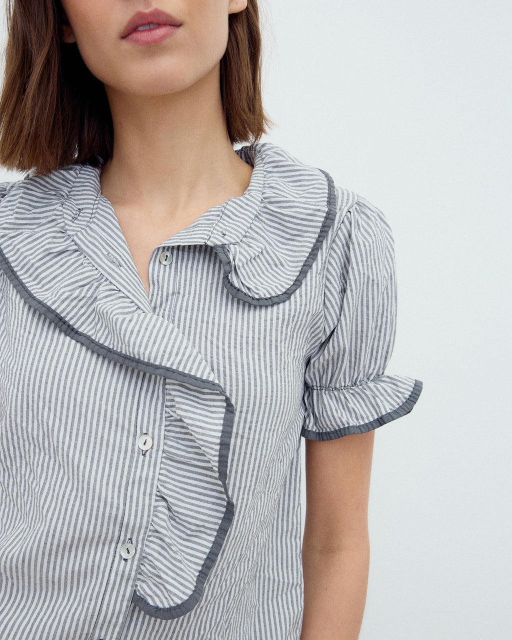 CAMISA VOLANTE LATERAL RIBETE