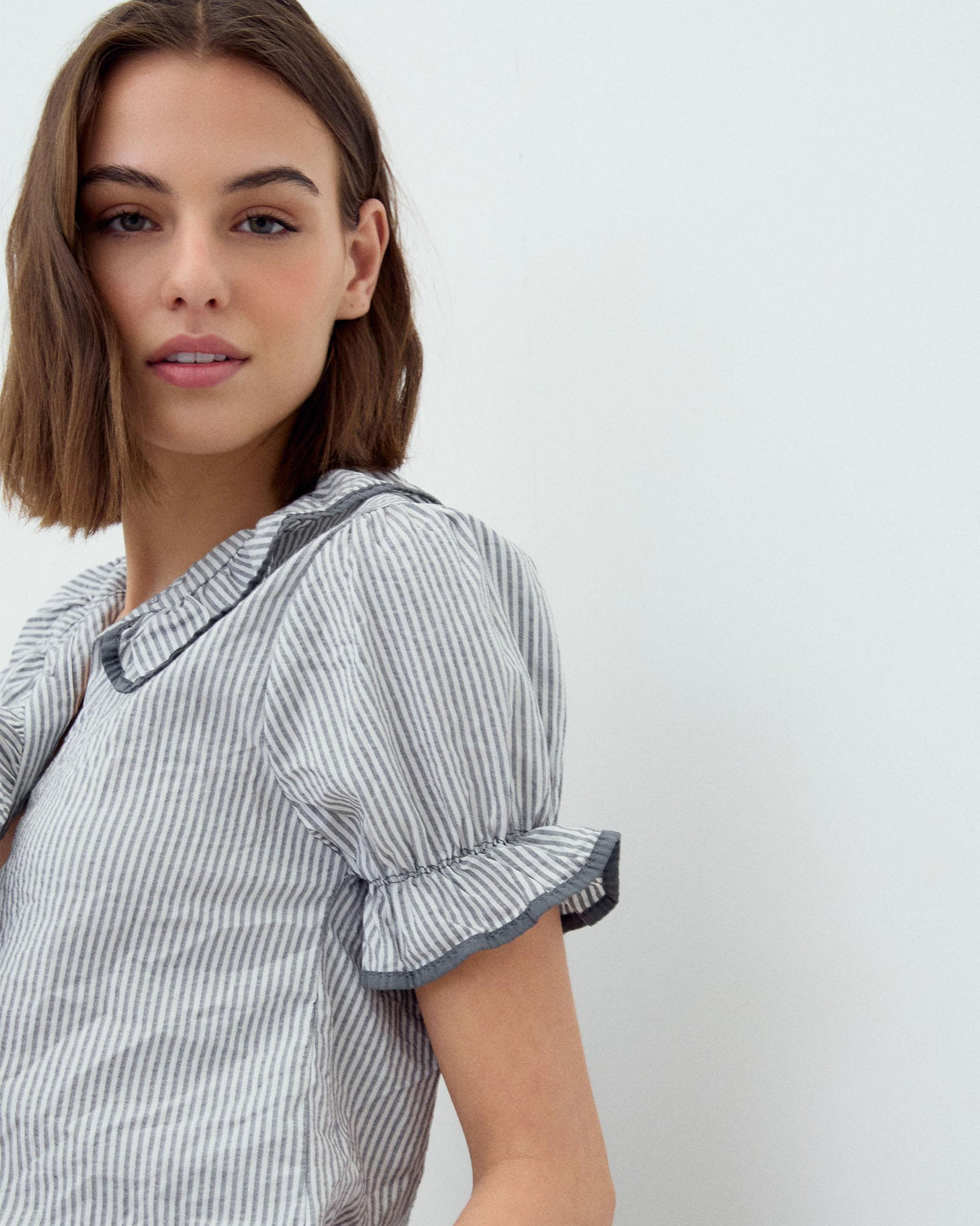 CAMISA VOLANTE LATERAL RIBETE