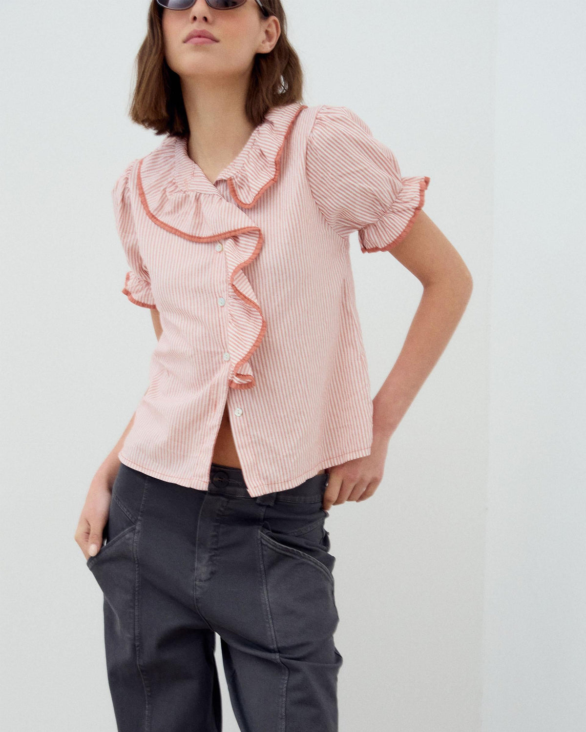 CAMISA VOLANTE LATERAL RIBETE