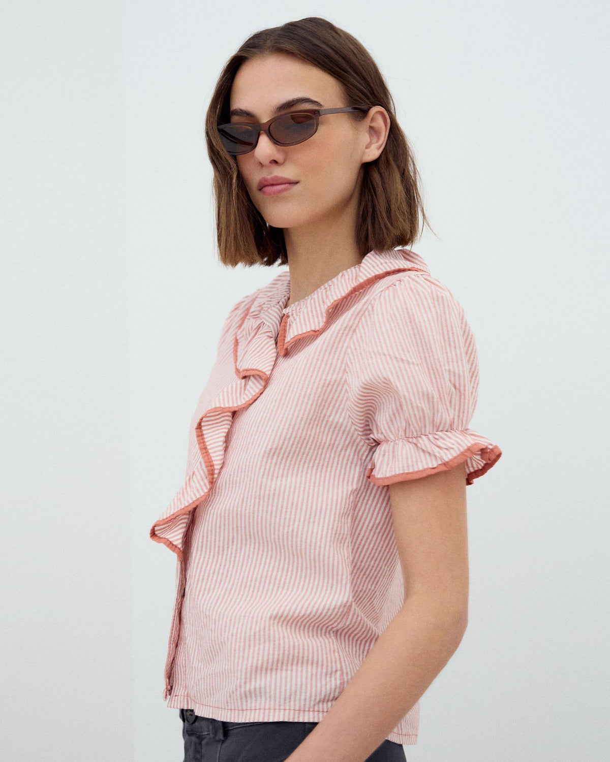 CAMISA VOLANTE LATERAL RIBETE