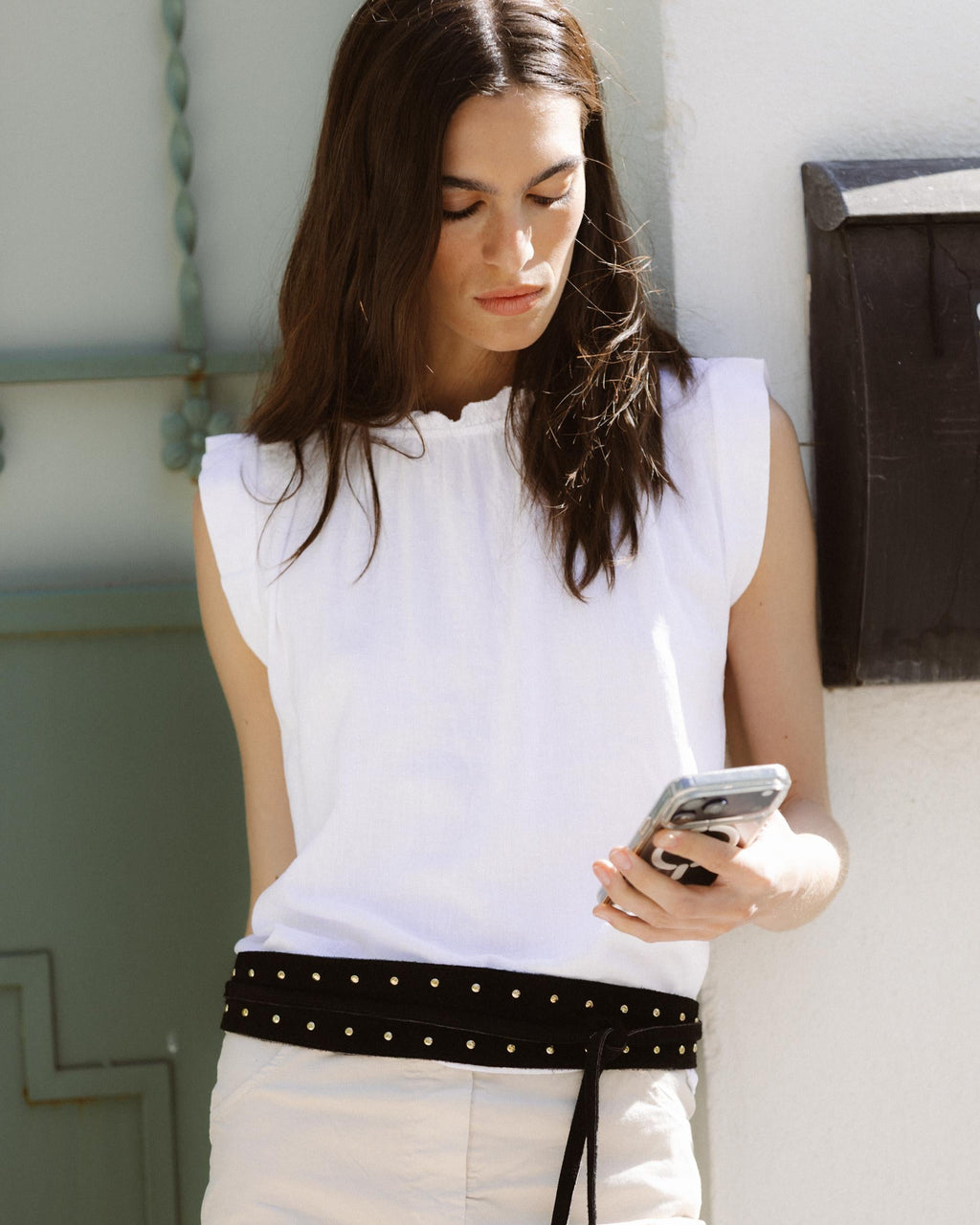 BLUSA SIN MANGAS CUELLO VOLANTE