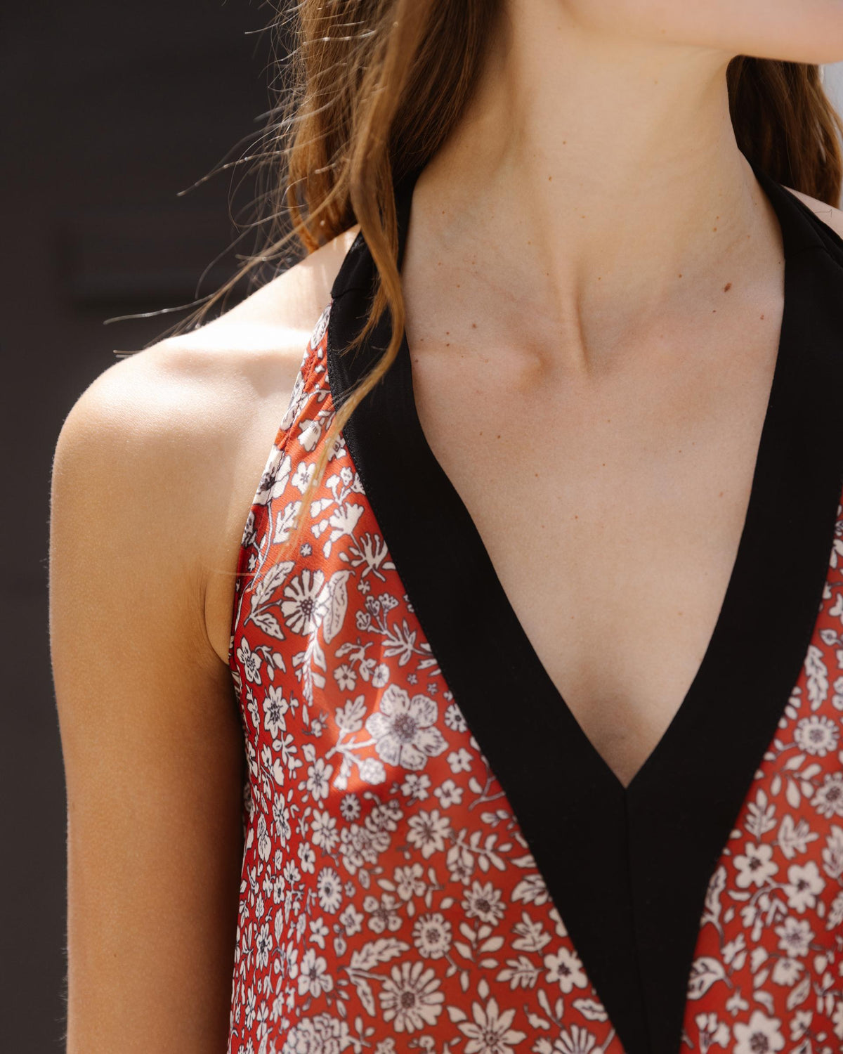 TOP HALTER CONTRASTE FLORES