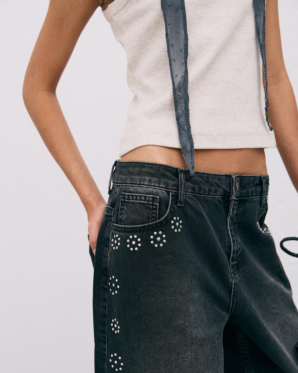 JEANS TACHUELAS FLORES