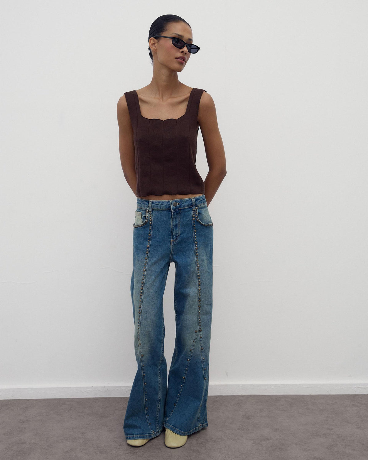 JEANS TACHUELAS COSTURAS