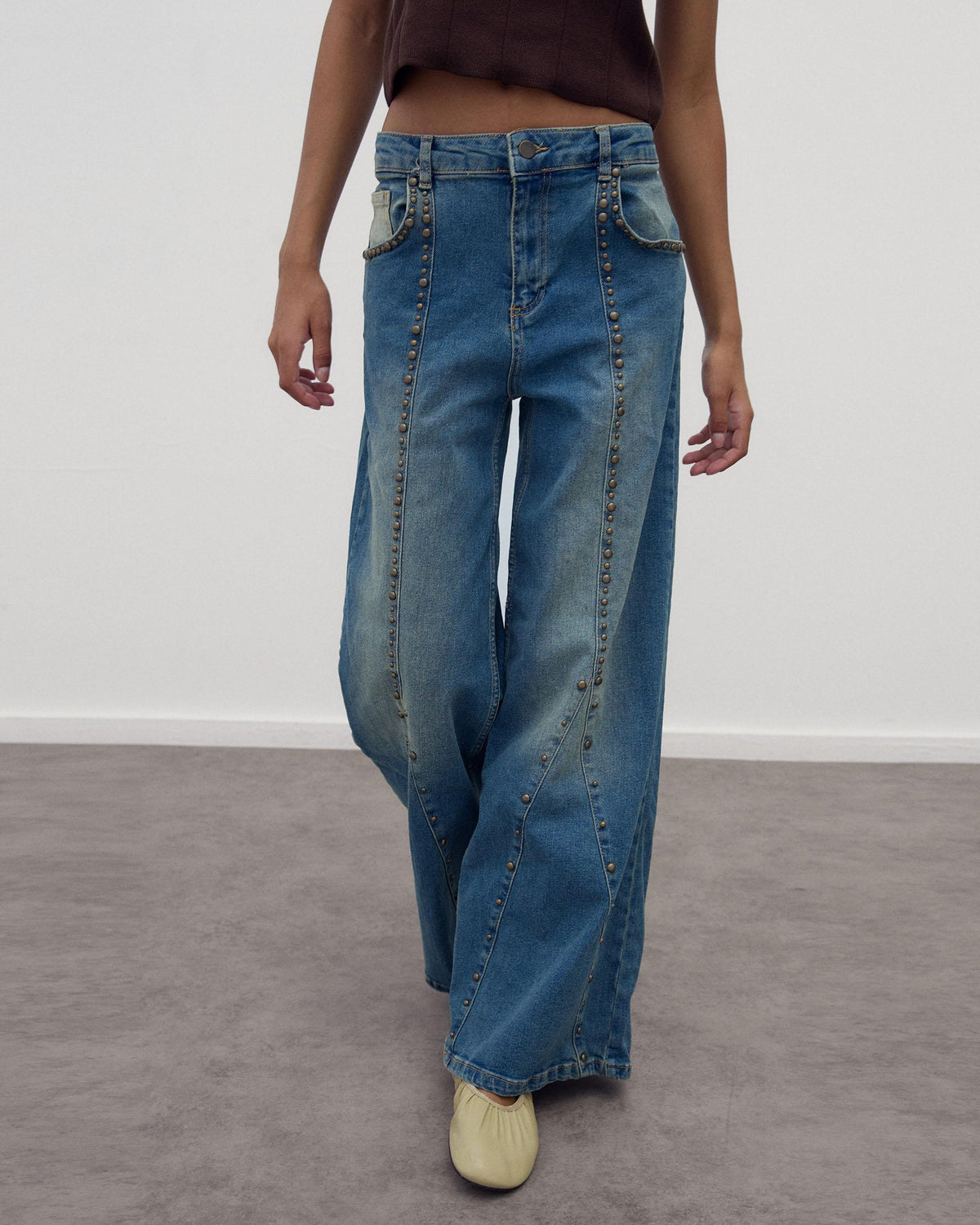 JEANS TACHUELAS COSTURAS