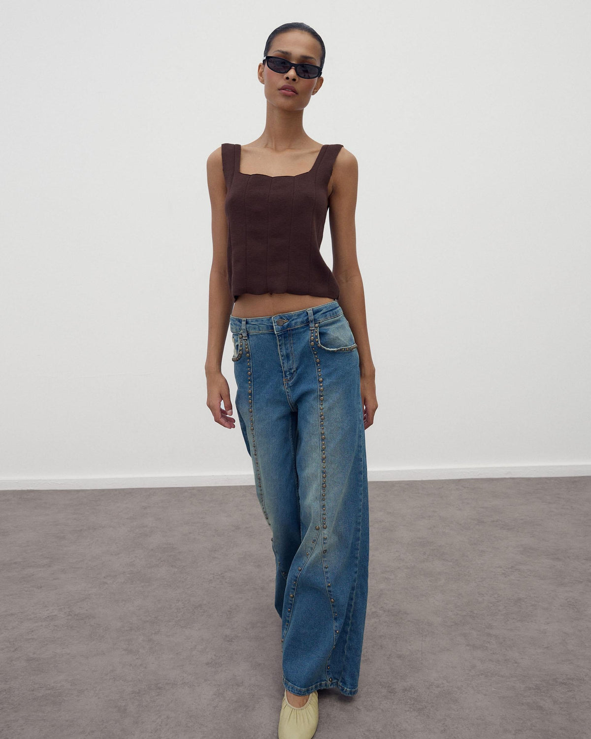 JEANS TACHUELAS COSTURAS