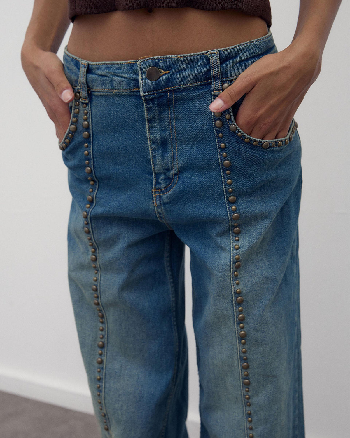 JEANS TACHUELAS COSTURAS
