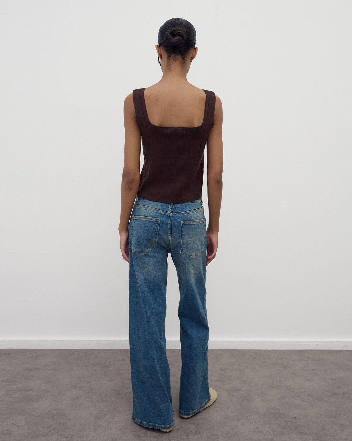 JEANS TACHUELAS COSTURAS