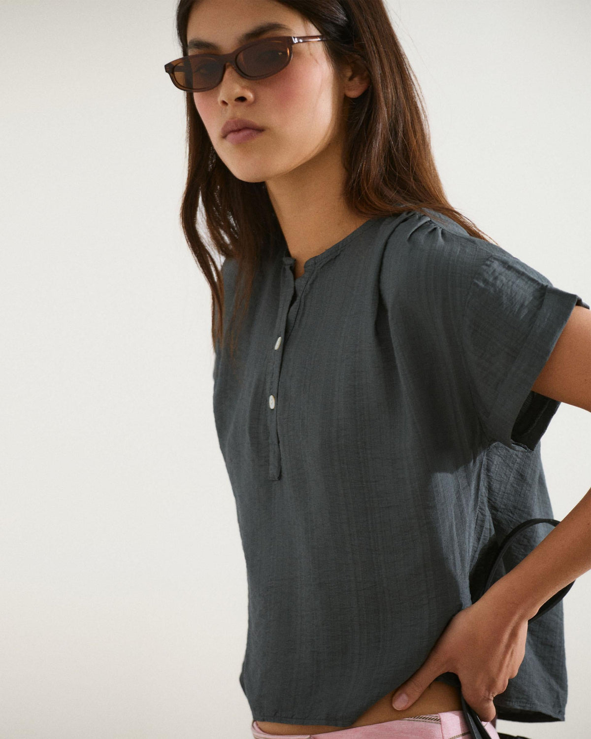 BLUSA FLUIDA ESCOTE EN V BOTONES