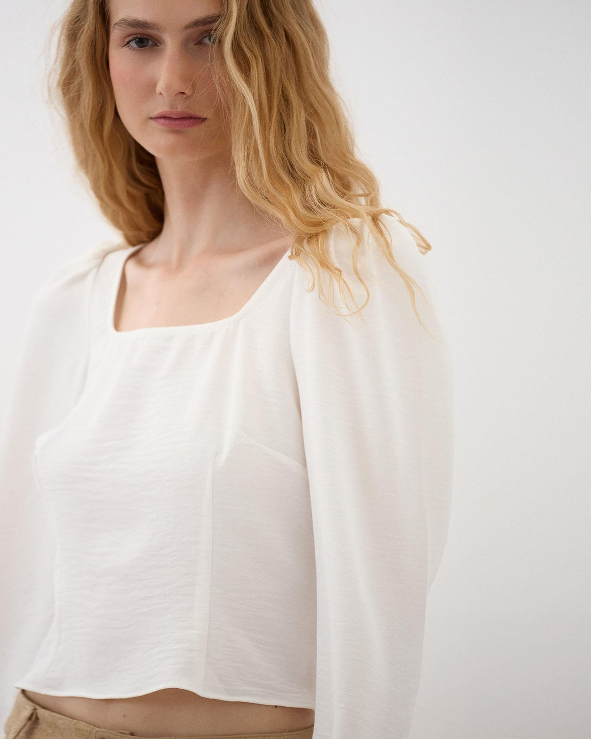 BLUSA ESCOTE CUADRADO