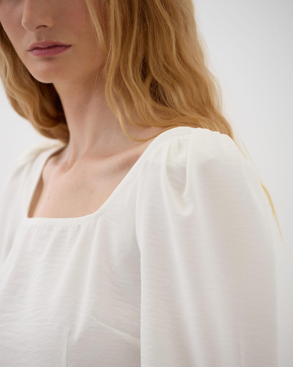BLUSA ESCOTE CUADRADO