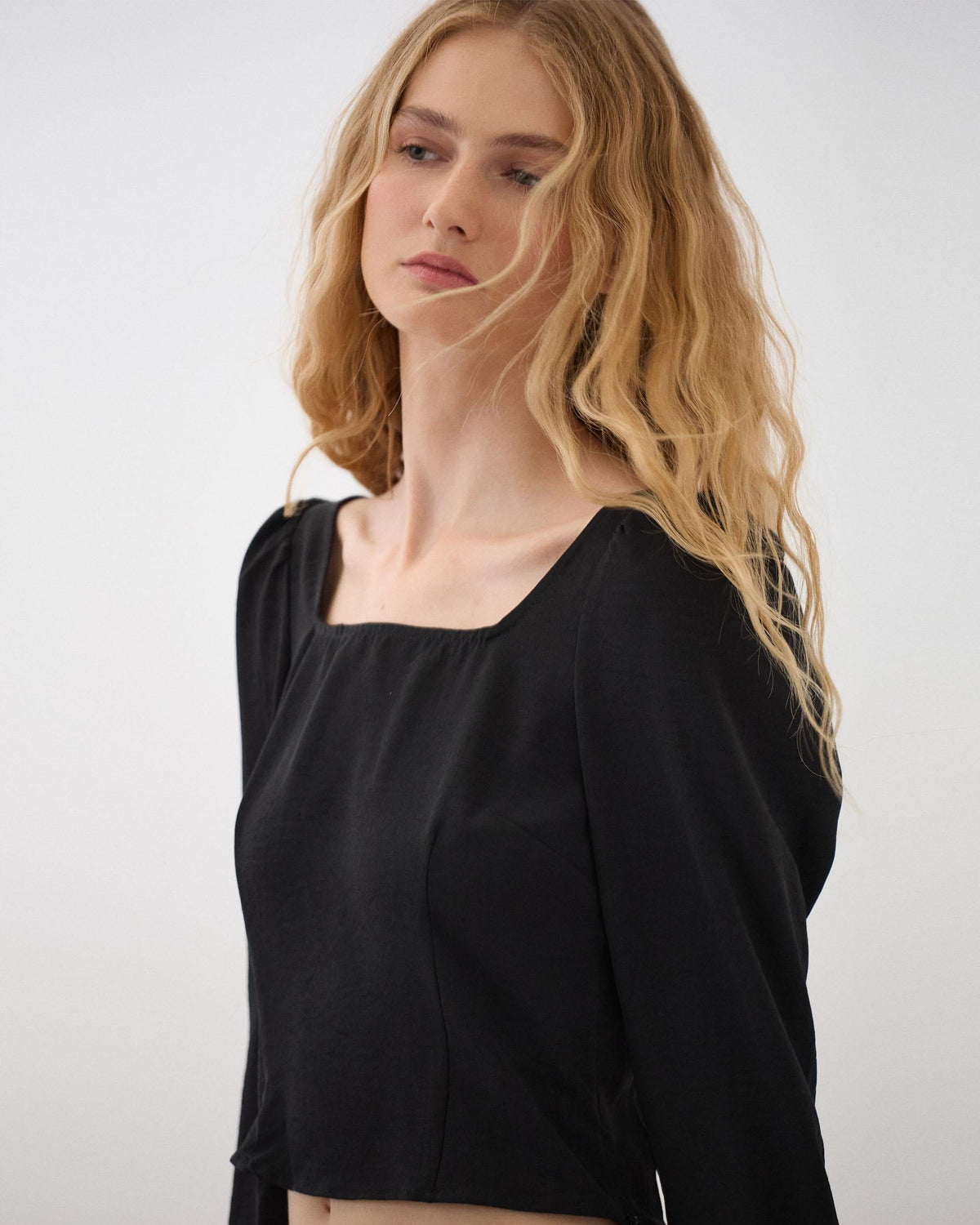 BLUSA ESCOTE CUADRADO