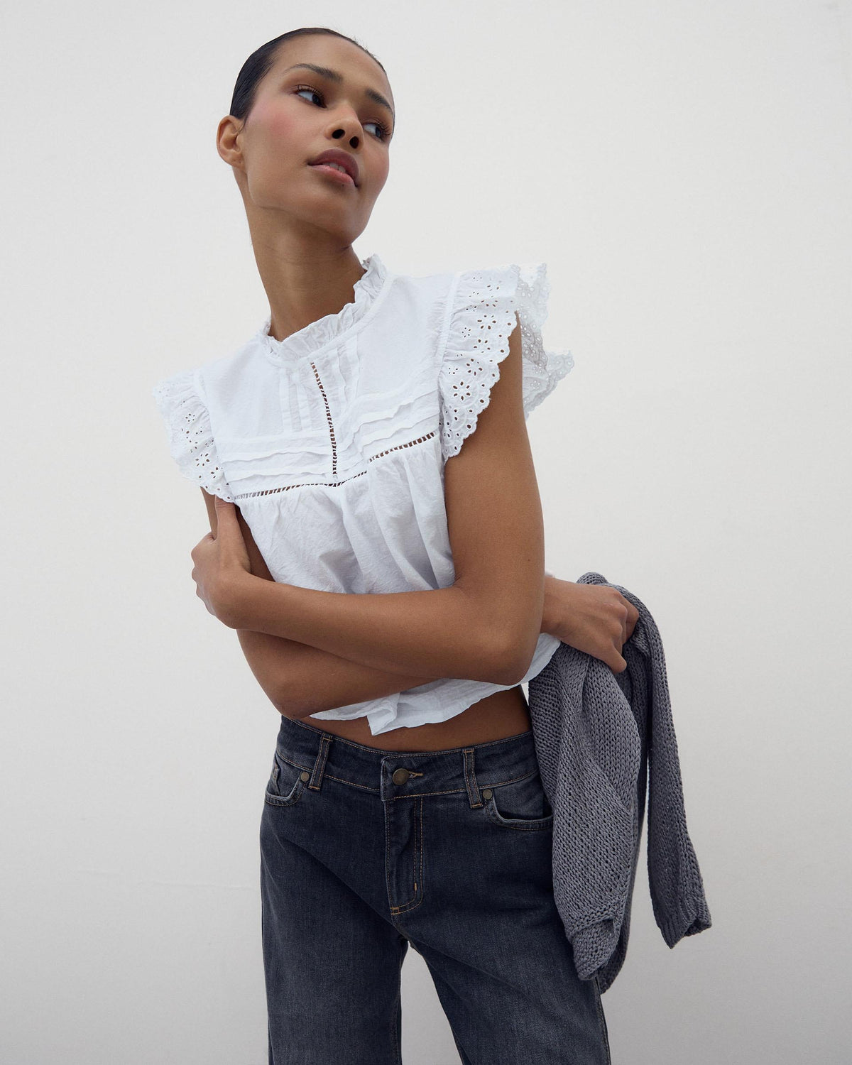 BLUSA MANGAS TROQUELADAS