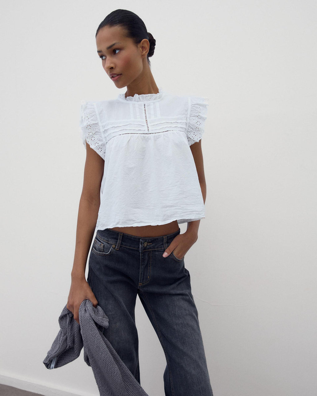 BLUSA MANGAS TROQUELADAS