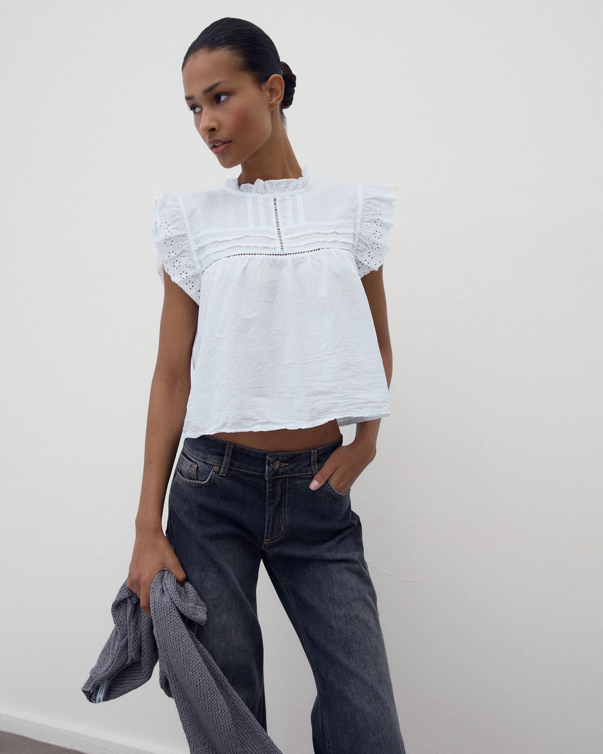 BLUSA MANGAS TROQUELADAS