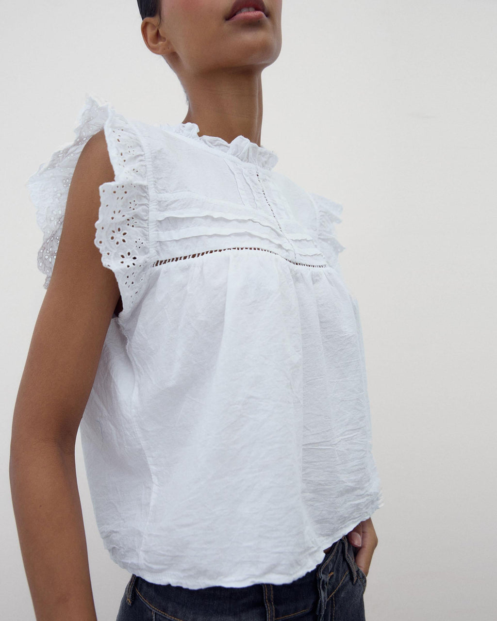 BLUSA MANGAS TROQUELADAS