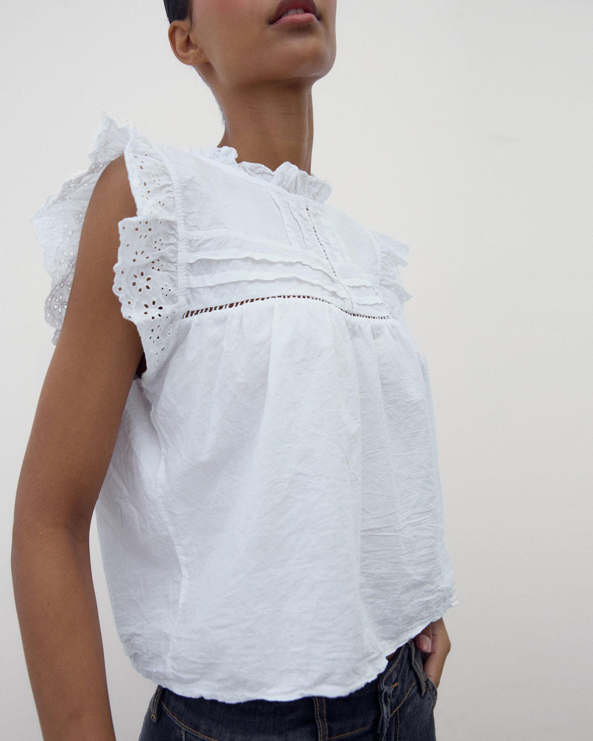 BLUSA MANGAS TROQUELADAS