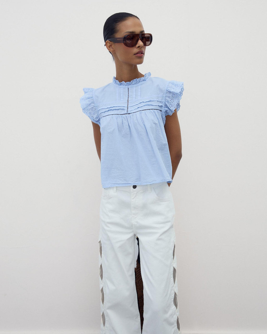 BLUSA MANGAS TROQUELADAS