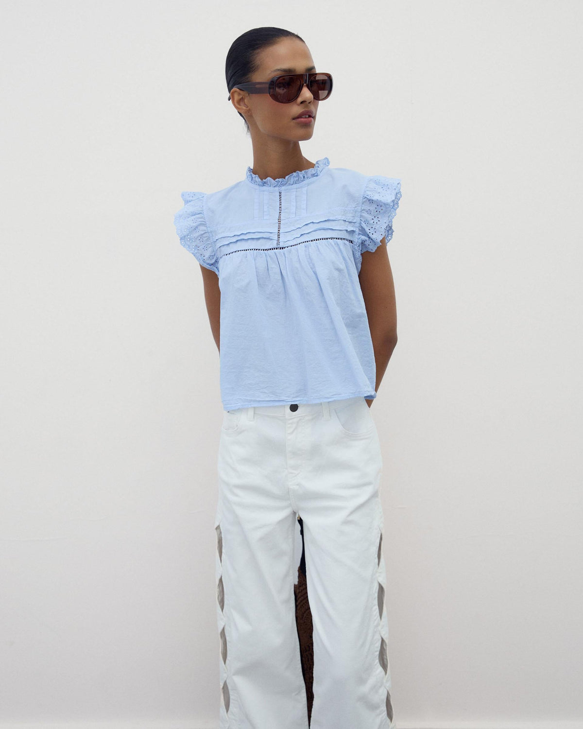 BLUSA MANGAS TROQUELADAS