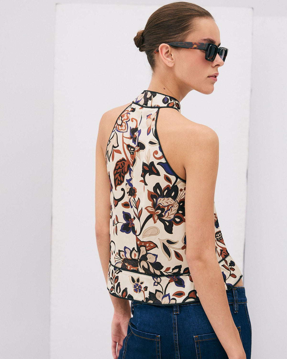 TOP CUELLO SUBIDO LAGRIMA ESTAMPADO FLORAL