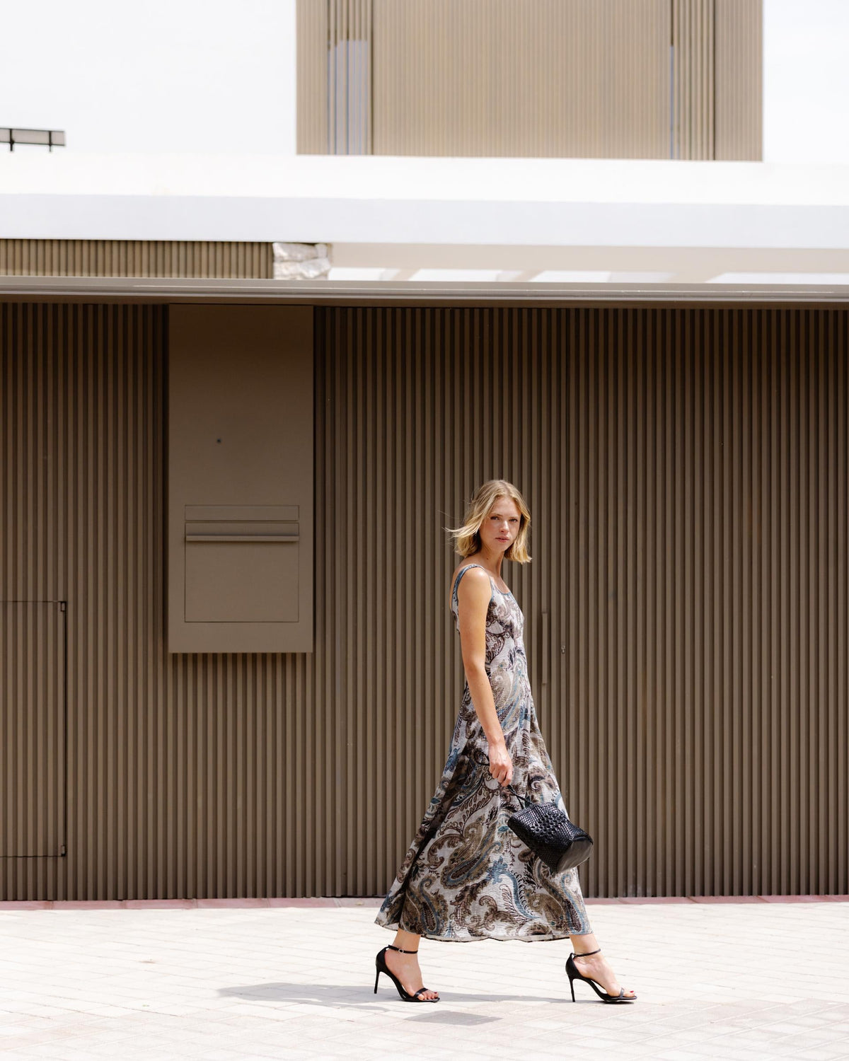 VESTIDO TIRANTES ESTAMPADO RIBETE